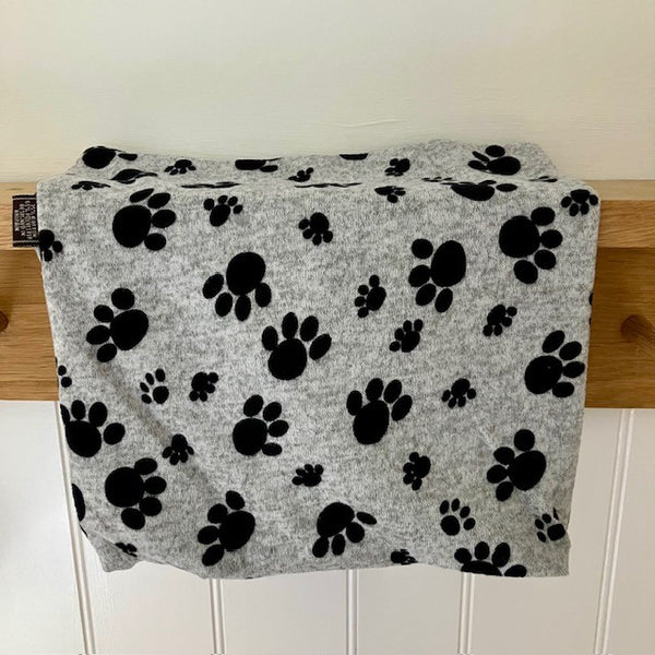 The Abella Snood Paw Print Grey has a fun pet loving print and will keep you cosy and warm