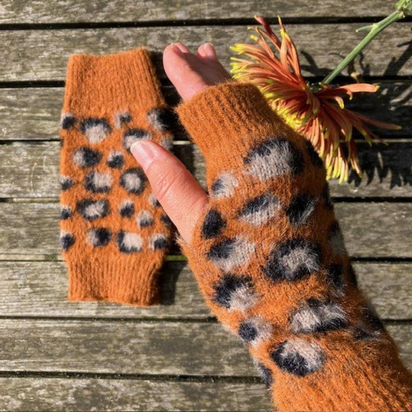 The Amie Leopard Print Wrist Warmer Gloves Rust will keep you cosy, warm and looking fabulous