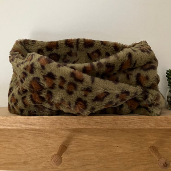 The Cita Snood Leopard Print Khaki in this gorgeously soft faux fur is cosy & warm