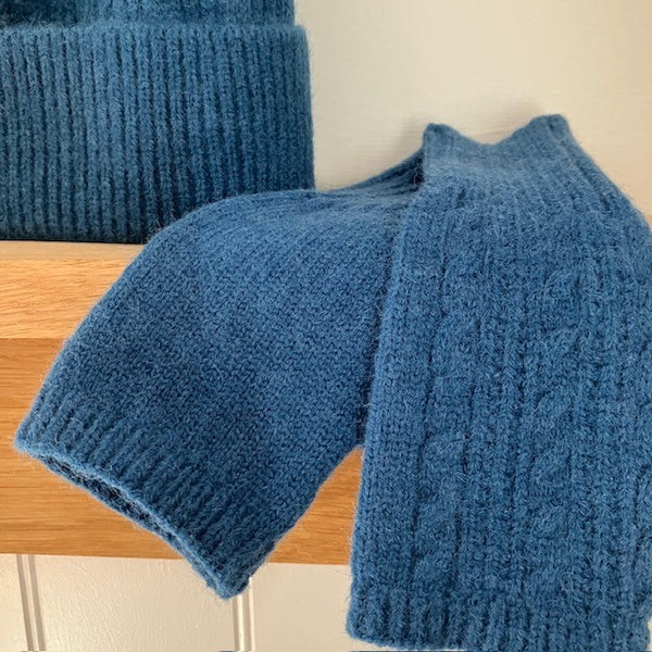 The Agnes Fingerless Gloves up close