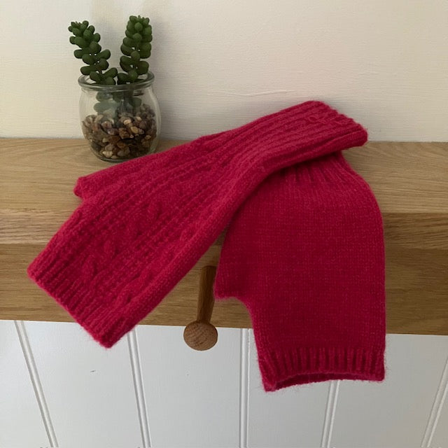 The Agnes Knitted Wrist Warmer Gloves Fuchsia Pink are a super stylish and cosy accessory if you want all your fingers free, but still have lovely warm hands