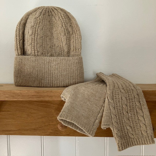 The Agnes Hat & Fingerless Gloves Ecru are the ideal cosy set for school runs, winter walks and shopping trips.