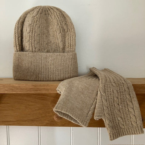 The Agnes Hat & Fingerless Gloves Ecru are the ideal cosy set for school runs, winter walks and shopping trips.