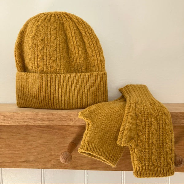 The Agnes Hat & Fingerless Gloves Mustard are the ideal cosy set for school runs, winter walks and shopping trips.