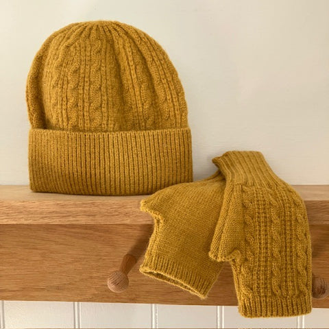 The Agnes Hat & Fingerless Gloves Mustard are the ideal cosy set for school runs, winter walks and shopping trips.