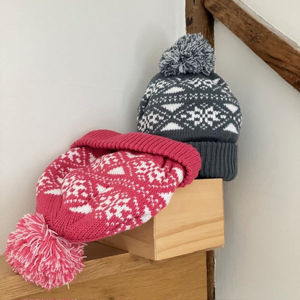 The Alva Hat Pink is a super warm and cosy, ideal for keeping kids warm in the cold weather