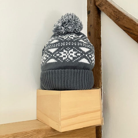 The Alva Hat Grey is a super warm and cosy insulated hat, ideal for keeping kids warm in the cold weather