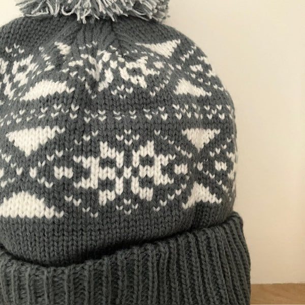 The Alva Hat Grey is a super warm and cosy insulated hat, ideal for keeping kids warm in the cold weather