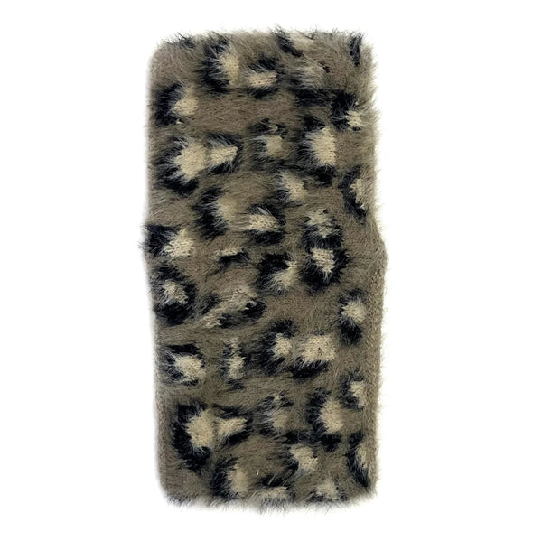 The Amie Leopard Print Head Warmer Mocha will keep you cosy, warm and looking fabulous in this leopard print 