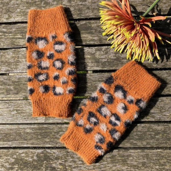 The Amie Leopard Print Wrist Warmer Gloves Rust will keep you cosy, warm and looking fabulous 