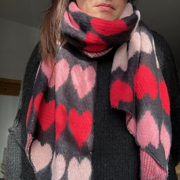 The Amora Scarf Black and Red adds a fabulous pop of colour to your outfit