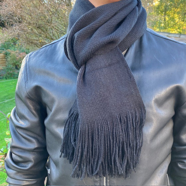 The Aren men's scarf has a cool contemporary design that will go with both casual and formal outfits