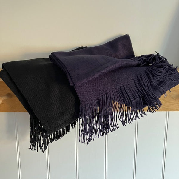 Aren men's scarf is available in both black and navy colourways