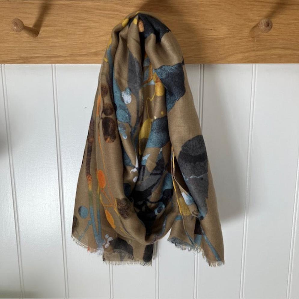 The Autumn Scarf is a fabulous celebration of the leaves and colours of Fall