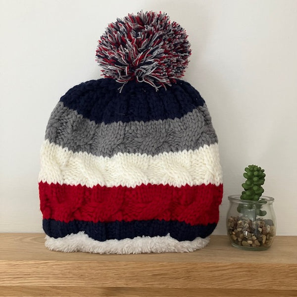 The Bailey Hat Navy & Red is a super warm and cosy insulated hat, ideal for cold weather