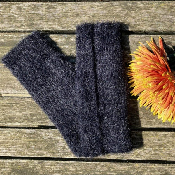 Carmen Fingerless Gloves Black are incredibly soft & fluffy