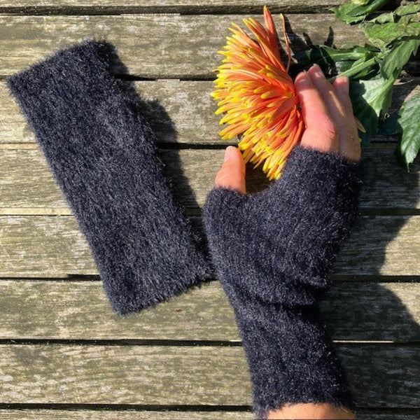 Carmen Fingerless Gloves Black are incredibly soft & fluffy