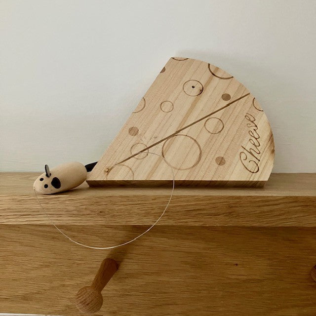 The adorable Little Cheese Board with Mouse and a wire cutter is ideal for those cosy night in snacks