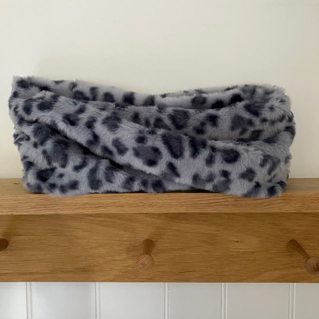 Cita Leopard Print Snood Grey