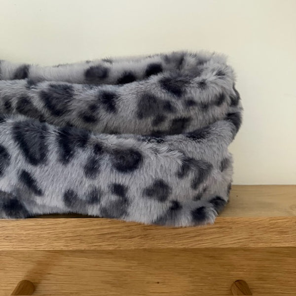 Cita Leopard Print Snood Grey