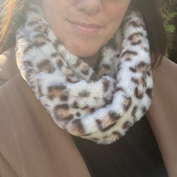 The Cita Snood Leopard Print Cream in this gorgeously soft faux fur is cosy & warm