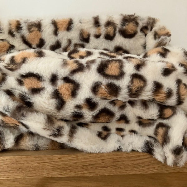 The Cita Snood Leopard Print Cream in this gorgeously soft faux fur is cosy & warm