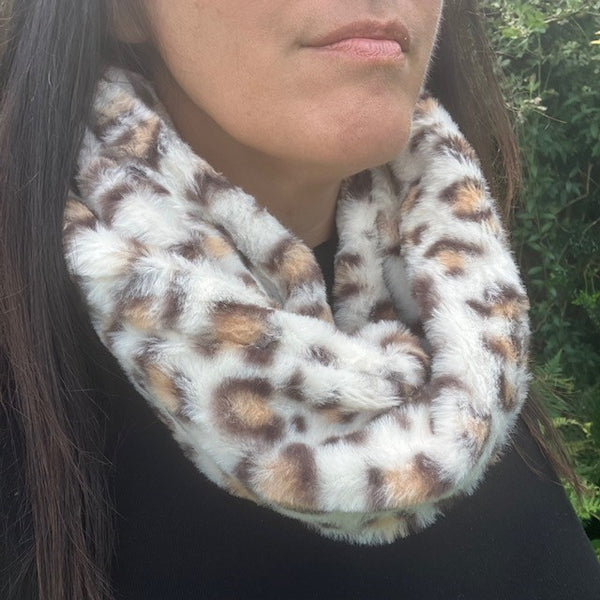 The Cita Snood Leopard Print Cream in this gorgeously soft faux fur is cosy & warm