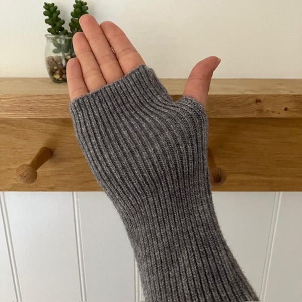 The Clover Hat & Fingerless Gloves Grey are the ideal set for when the weather turns cold