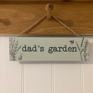 The Dad's Garden Sign is the ideal cosy and thoughtful gift for those green fingered folk