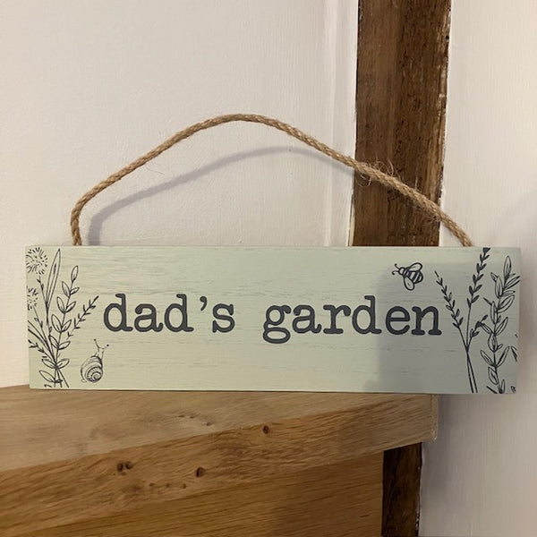 The Dad's Garden Sign is the ideal cosy and thoughtful gift for those green fingered folk