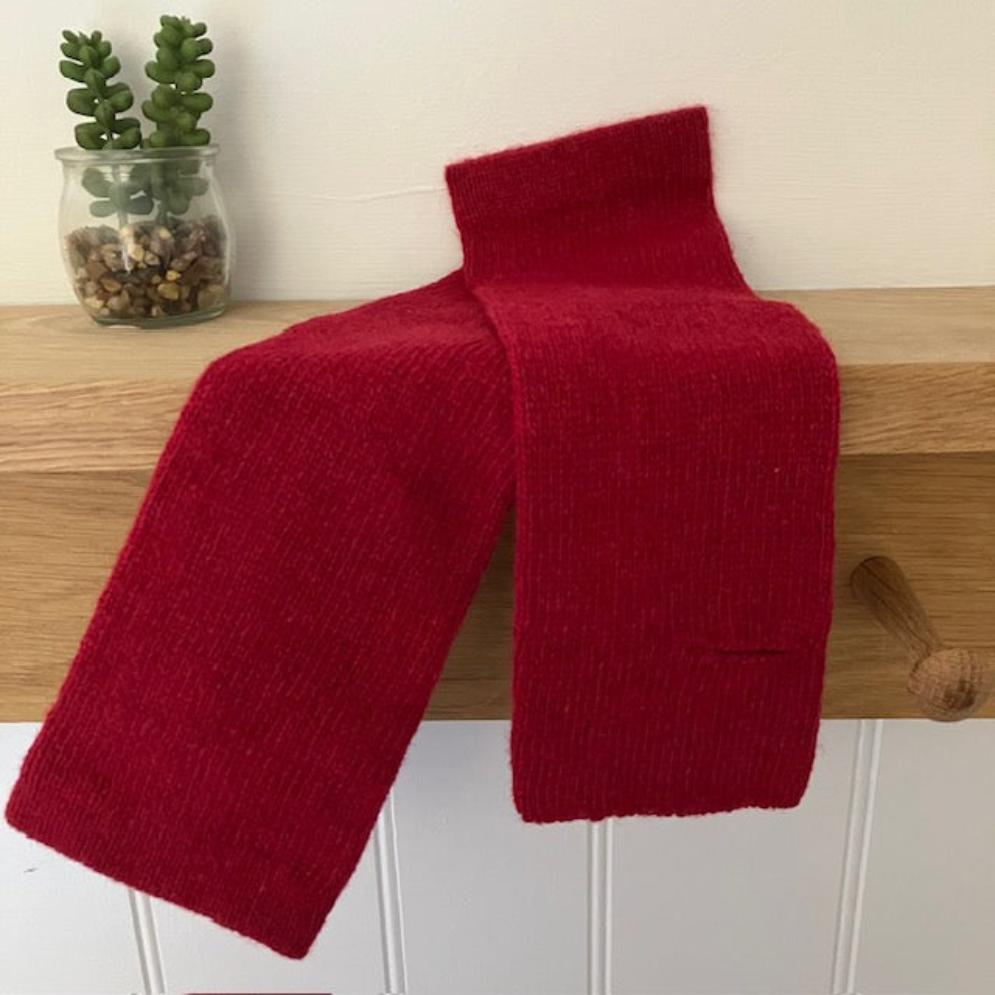 The Elsie Wrist Warmers Ruby are the perfect cosy accessory if you want all your fingers free, but still have lovely warm hands