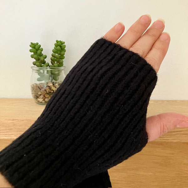 Enid Wrist Warmer fingerless Gloves in black, ribbed pattern, keep your hands cosy and warm.