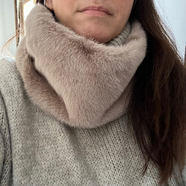 The Estelle Faux Fur Snood Beige is the perfect is an on-trend style with luxurious cosy warmth