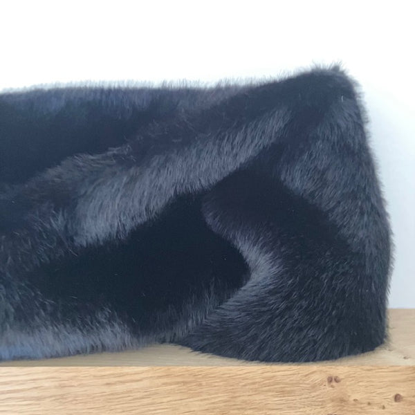 The Estelle Faux Fur Snood Black is the perfect is an on-trend style with luxurious cosy warmth