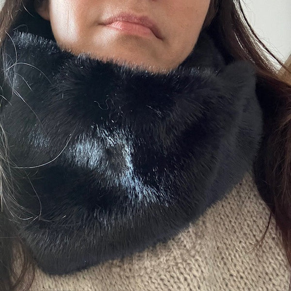 The Estelle Faux Fur Snood Black is the perfect is an on-trend style with luxurious cosy warmth