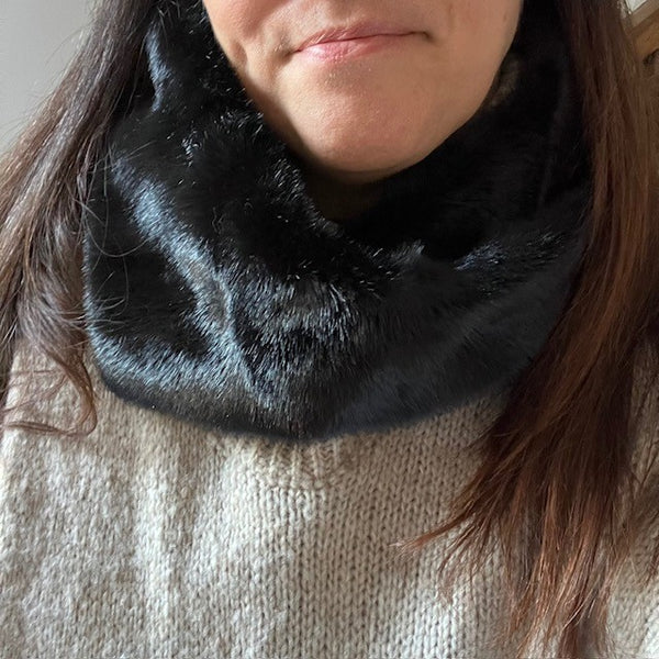 The Estelle Faux Fur Snood Black is the perfect is an on-trend style with luxurious cosy warmth