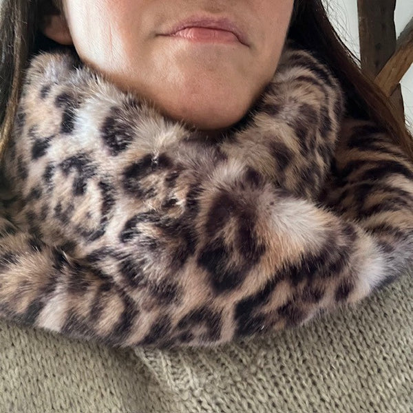 The Estelle Faux Fur Snood Leopard Print is an on-trend style with luxurious cosy warmth