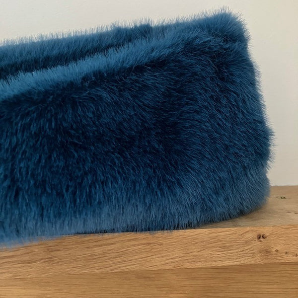 The Estelle Faux Fur Snood Teal is the perfect is an on-trend style with luxurious cosy warmth