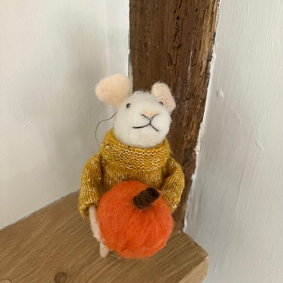 Introducing "Maple Mouse" Felt Friends make thoughtful gifts and cosy home decor