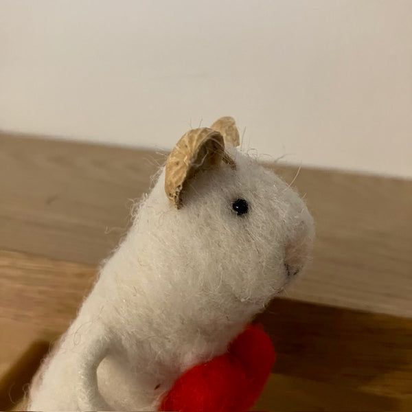 Introducing "Hope Mouse" Felt Friends make thoughtful gifts and cosy home decor