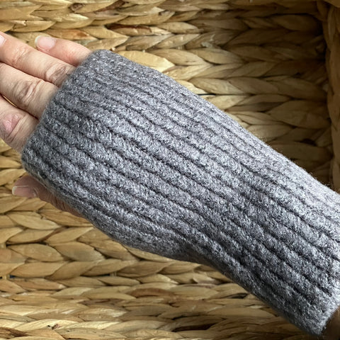 Enid Wrist Warmer Gloves - Grey