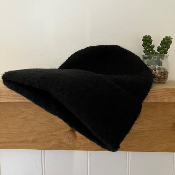 The Jenn Hat Black is a gorgeous super soft fit that will keep your head and ears everso warm & cosy