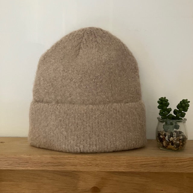 The Jenn Hat Ecru is a gorgeous super soft fit that will keep your head and ears everso warm & cosy