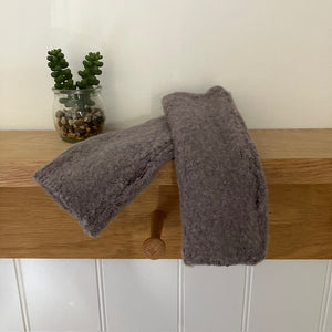 The Jenn Wrist Warmers Grey are super soft and ideal for keeping your hands all warm and cosy, leaving your fingers free to do all those day to day jobs