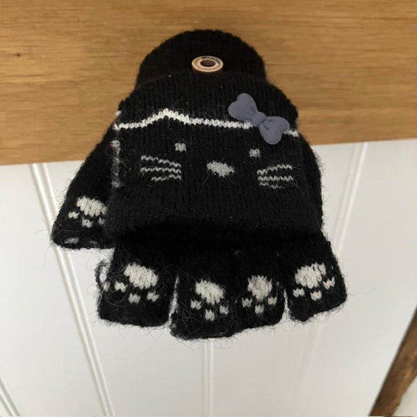 Kitty Mittens Black are wonderful fingerless gloves with overlapping finger warmers, ideal for toddlers