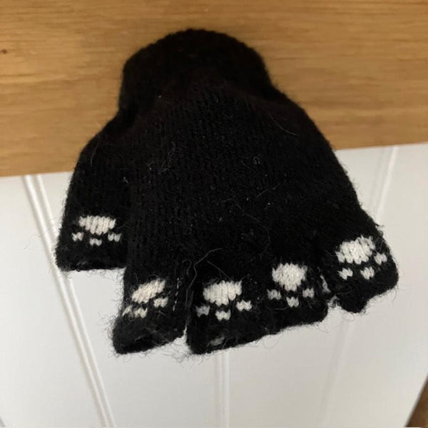 Kitty Mittens Black are wonderful fingerless gloves with overlapping finger warmers, ideal for toddlers