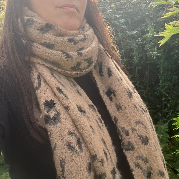 The Layla Scarf Caramel in this wonderful leopard print pattern is so soft and cosy with just a hint of sparkle