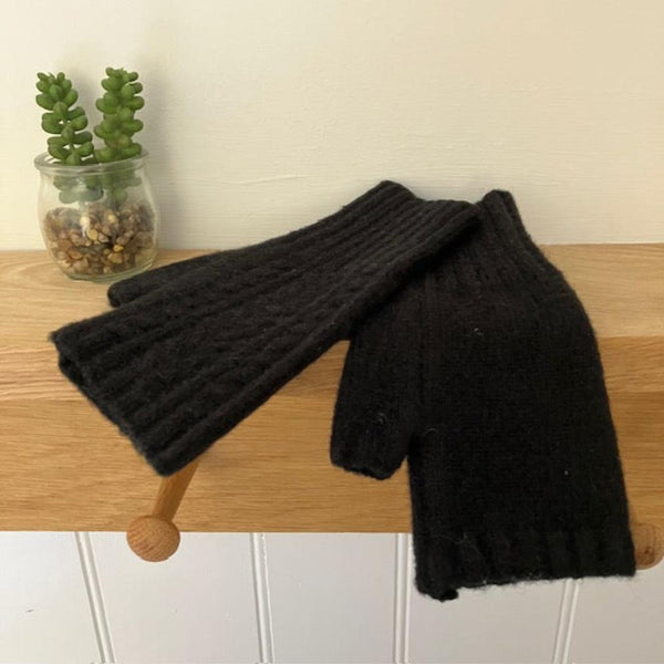 The Mildred Cashmere Fingerless Gloves Black are luxurious and ideal if you want your fingers free but still have lovely cosy and warm hands