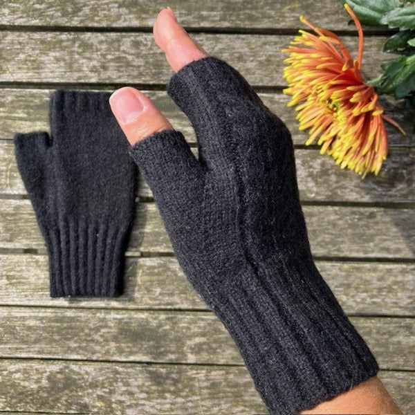 The Mildred Cashmere Fingerless Gloves Black are luxurious and ideal if you want your fingers free but still have lovely cosy and warm hands