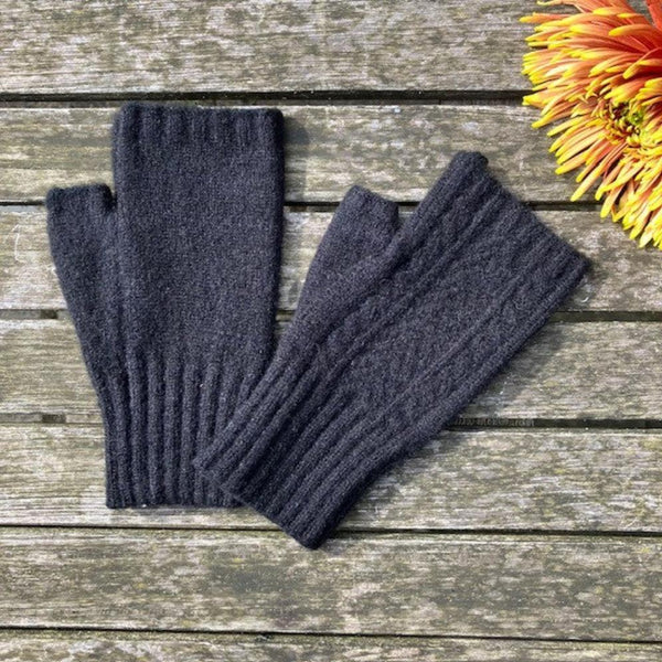 The Mildred Cashmere Fingerless Gloves Black are luxurious and ideal if you want your fingers free but still have lovely cosy and warm hands